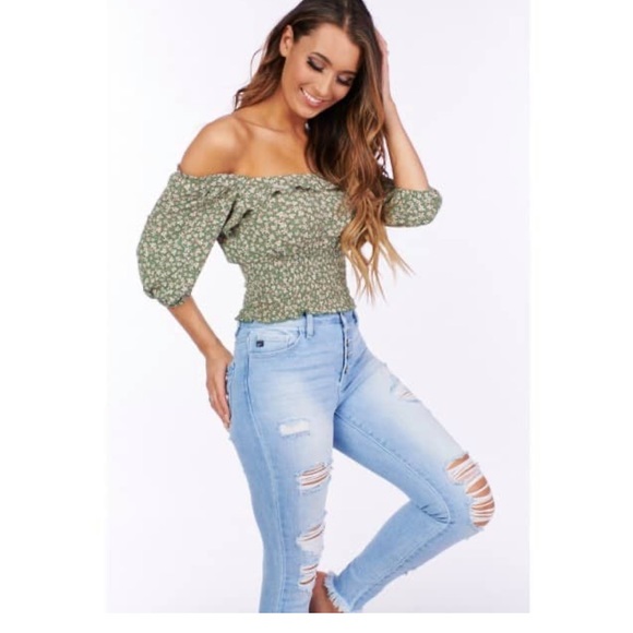 Ruffled off shoulder crop top - green - large - Picture 2 of 3